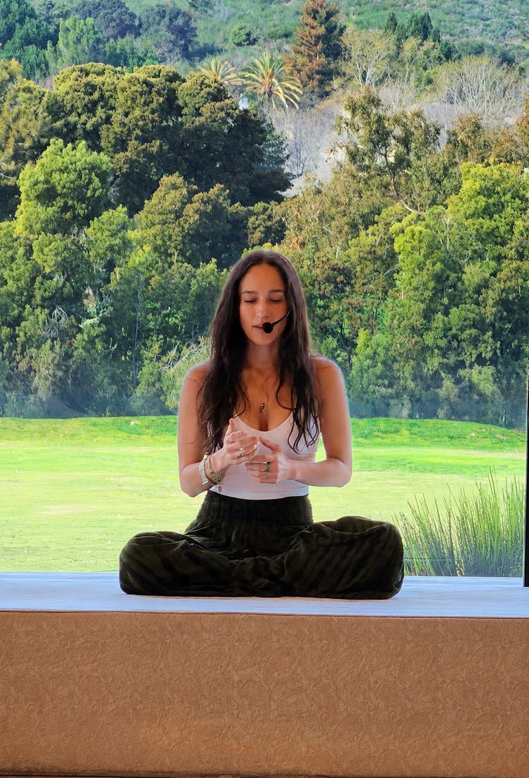 Marcela Lembi teaching in seated meditation